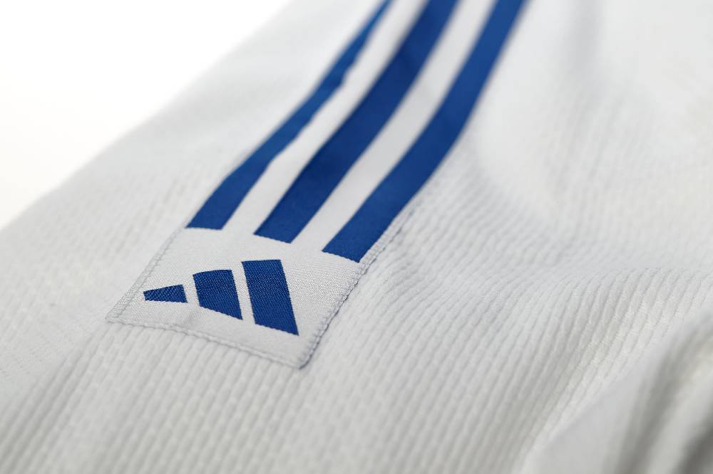 Ju Sports adidas Judo-Anzug Club weiß/blaue Streifen, J350 Kauf eins, bekomm eins gratis
