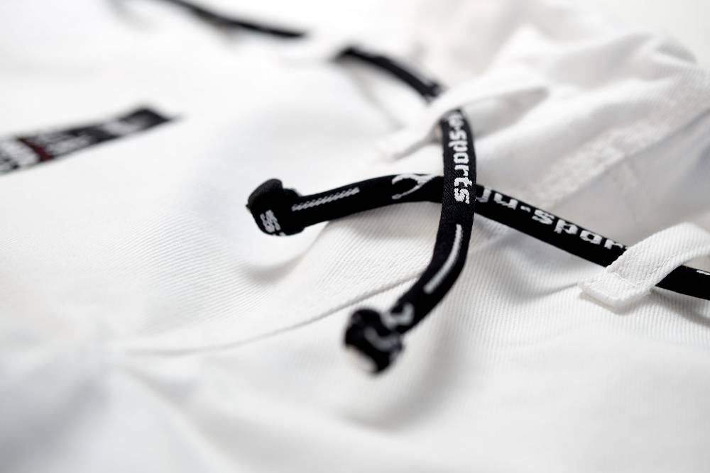 Ju Sports BJJ Starter Gi Fortaleza + BJJ Gürtel weiß Vierteljährliche Förderung