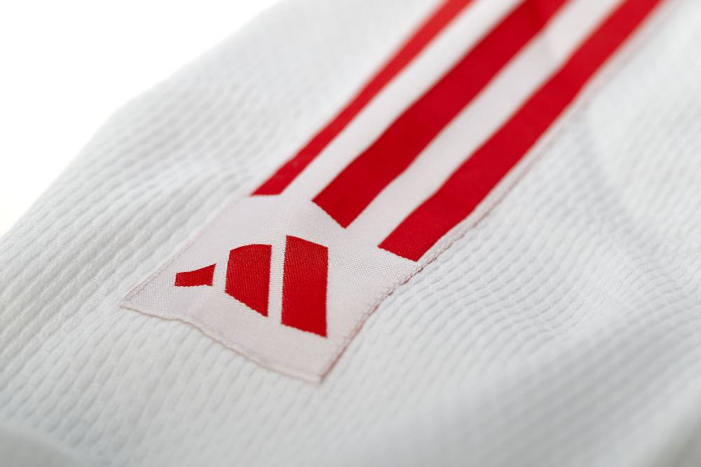 Ju Sports adidas Judo-Anzug Club weiß/rote Streifen, J350 Fabrikverkauf