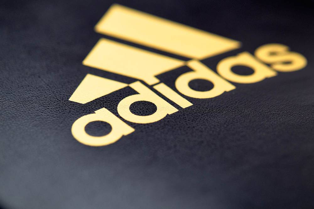 Ju Sports adidas Speed Coach Paar-Pratzen, schwarz/gold ADISBAC014 Vatertagsangebot