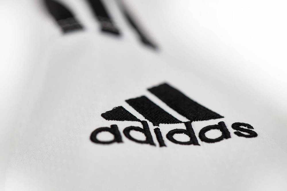Ju Sports adidas Taekwondoanzug, adi Fighter Eco mit Streifen, schwarzes Revers Rabatte dieses Monats