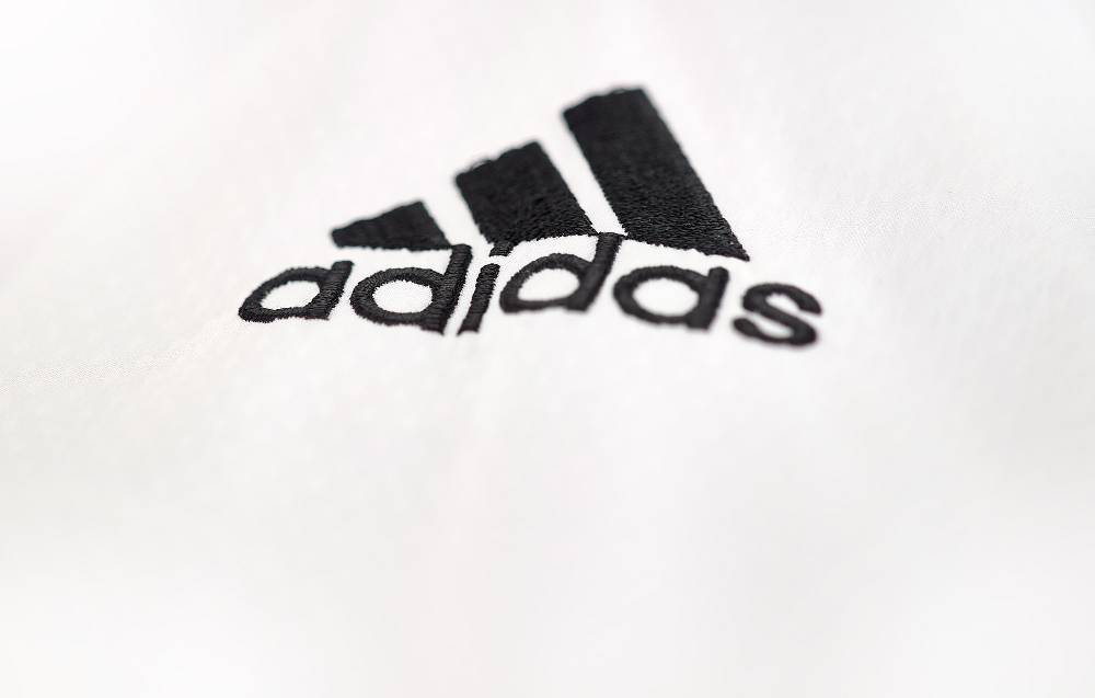 Ju Sports adidas Taekwondoanzug, adi Fighter Eco WT, schwarzes Revers Kostenlose Rückgabe