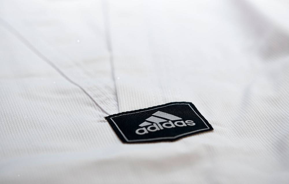 Ju Sports adidas Taekwondoanzug, Adi Club 3 stripes, weißes Revers, blaue Streifen Zeitbegrenzte Promotion