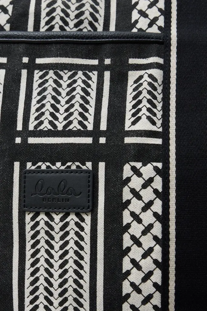 Lala Berlin East West Tote Merge canvas heritage stripe black 50% Rabatt für begrenzte Zeit