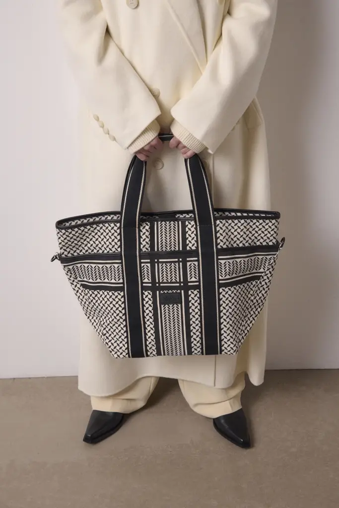 Lala Berlin East West Tote Merge canvas heritage stripe black 50% Rabatt für begrenzte Zeit
