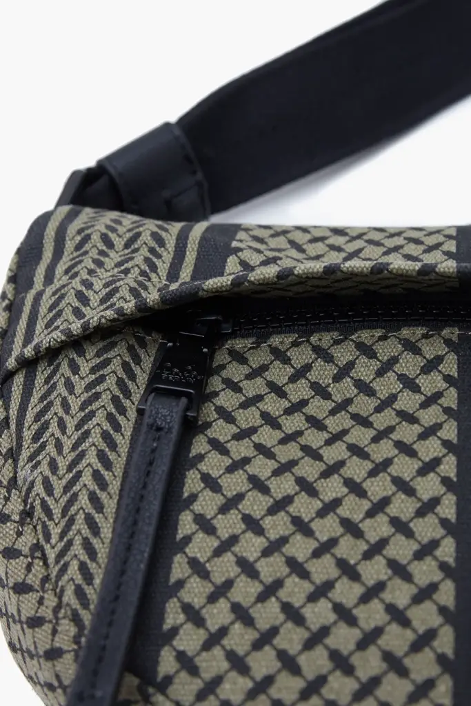 Lala Berlin Crossbody Melly canvas olive/black Schlussverkauf