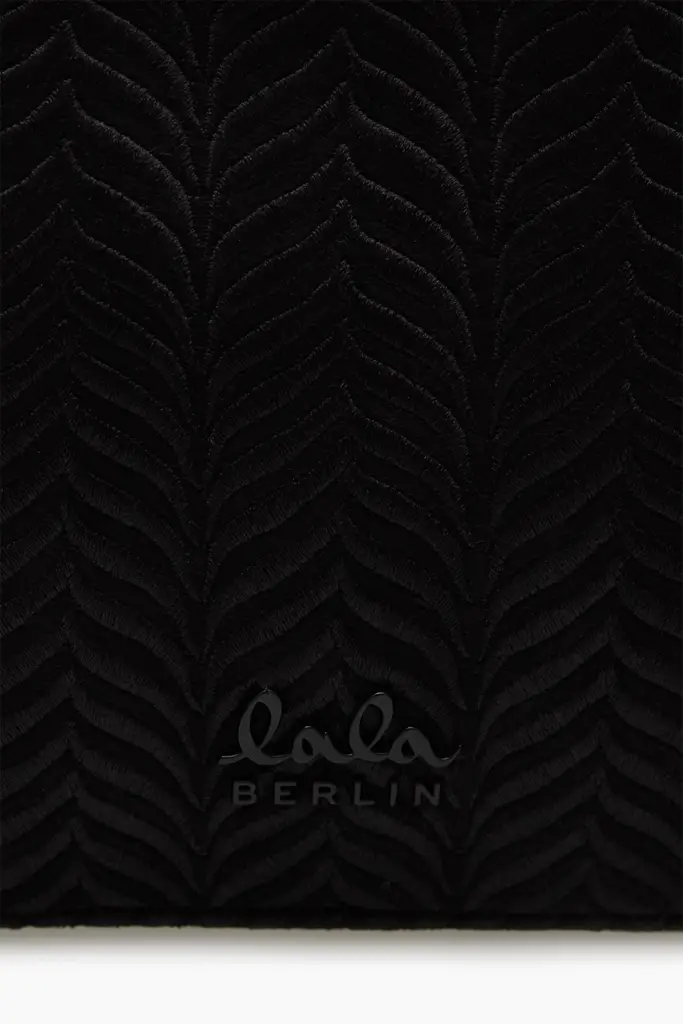 Lala Berlin Crossbody Magna canvas embroidery black Kostenloser Versand