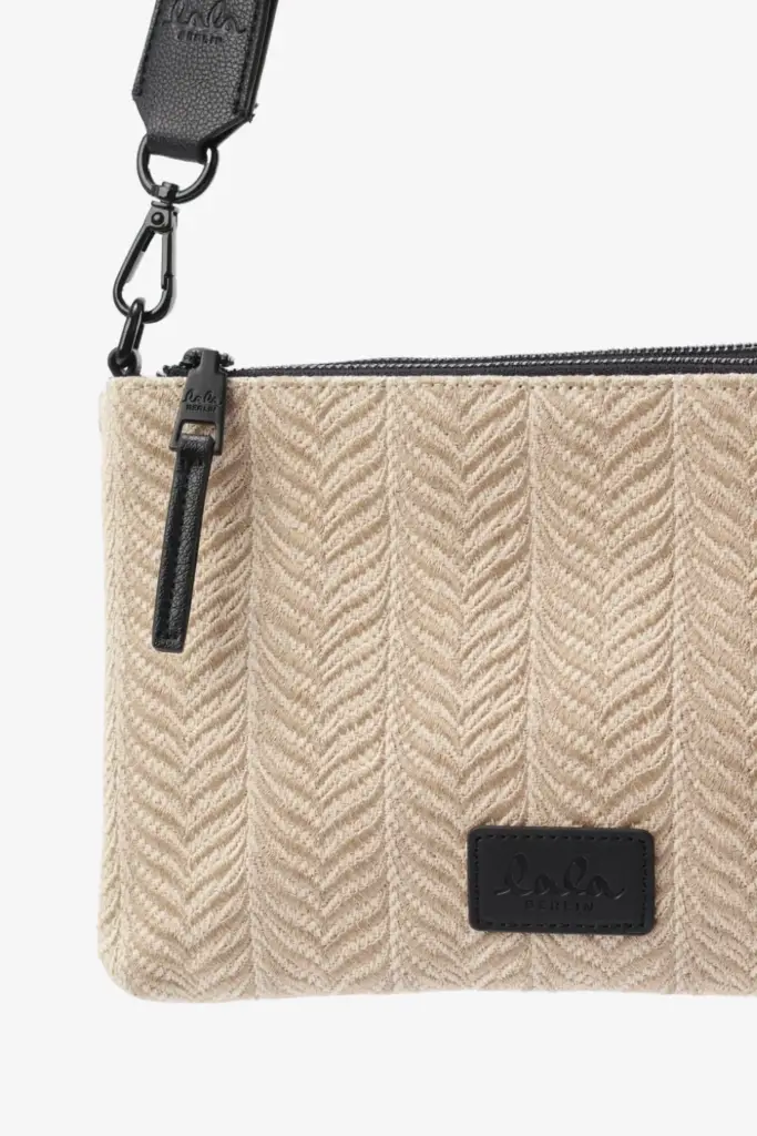 Lala Berlin Crossbody Pouch Marte canvas chevron cream Valentinstagsangebot