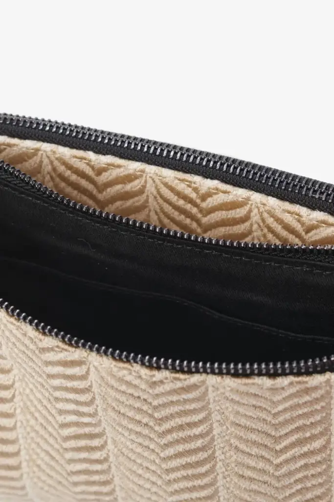 Lala Berlin Crossbody Pouch Marte canvas chevron cream Valentinstagsangebot