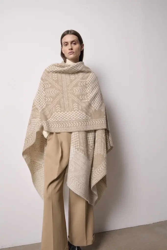 Lala Berlin Poncho Pineo wool mix heritage star sand Kostenlose Rückgabe
