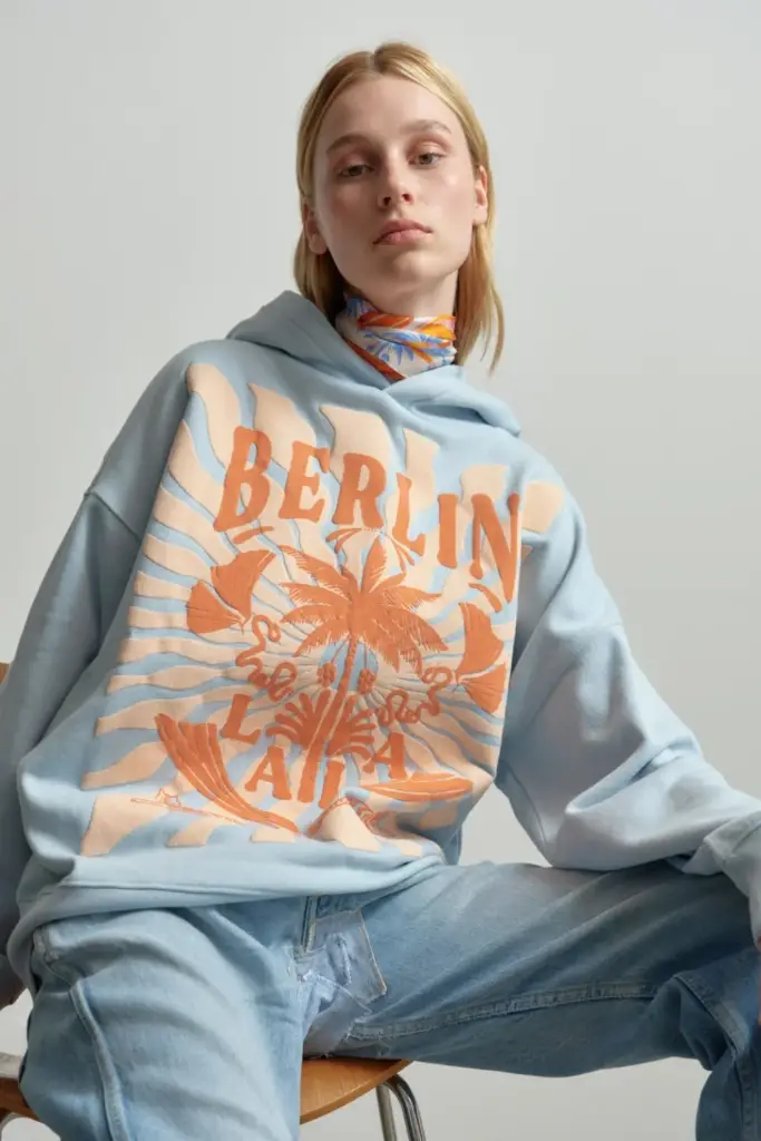 Lala Berlin Hoodie Irina cotton sunset palm light blue Nur noch ein Tag übrig