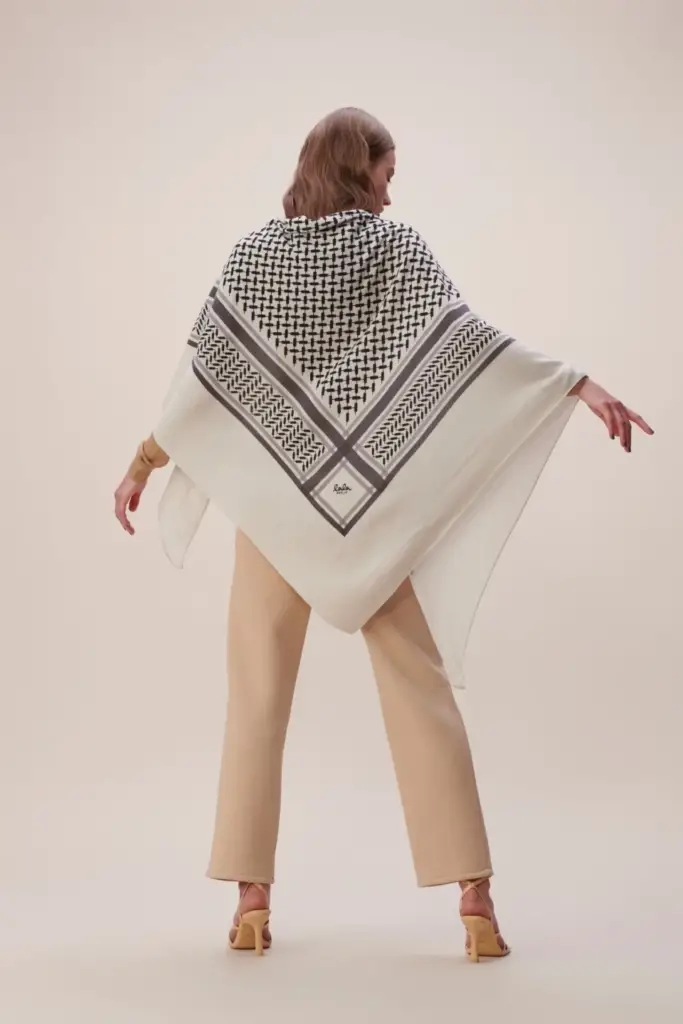 Lala Berlin Triangle Trinity Classic L cashmere off white Begrenzte Freigabe