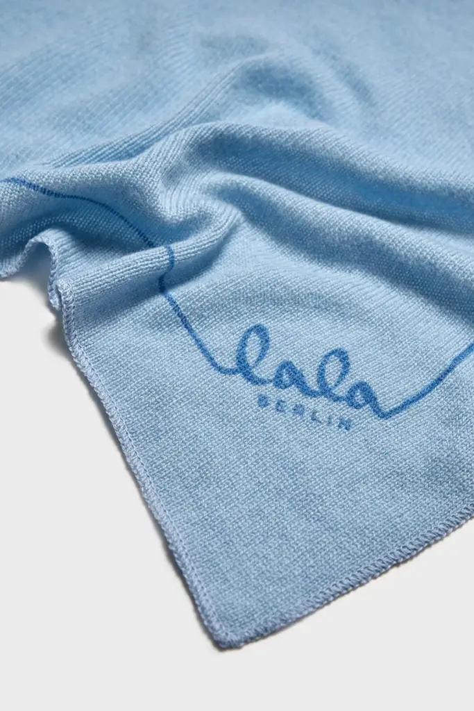 Lala Berlin Triangle Solid XS cashmere atlantic Fabrikladen
