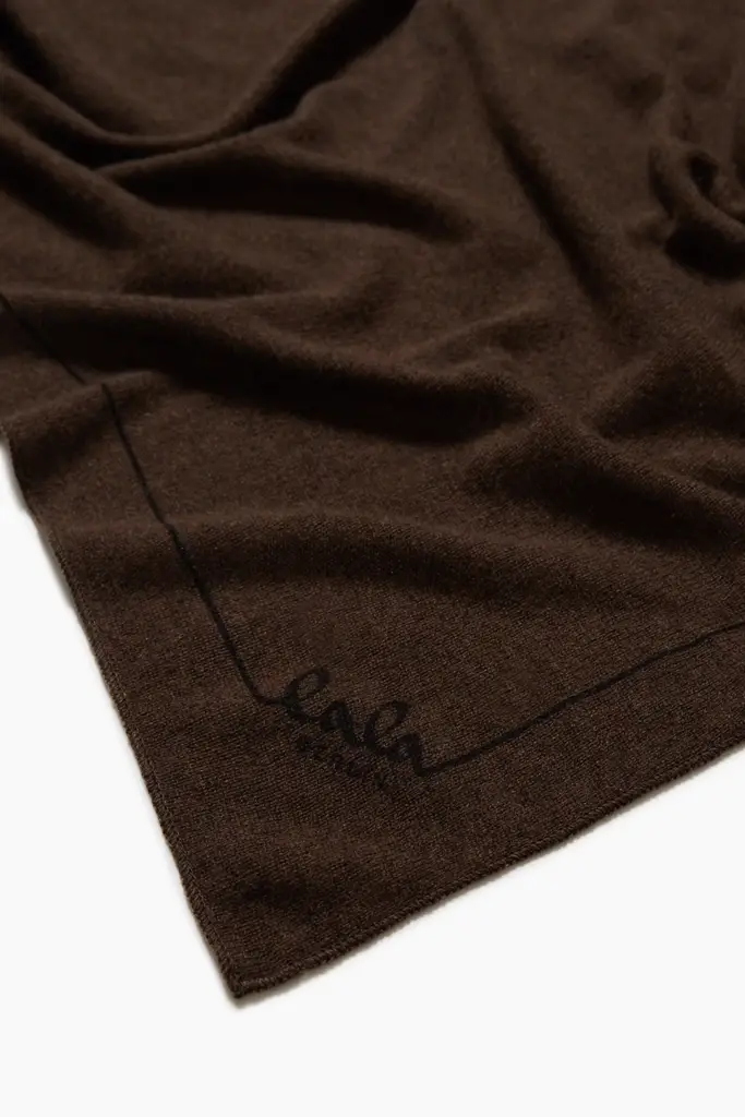 Lala Berlin Triangle Solid M cashmere scricciolo Im Verkauf