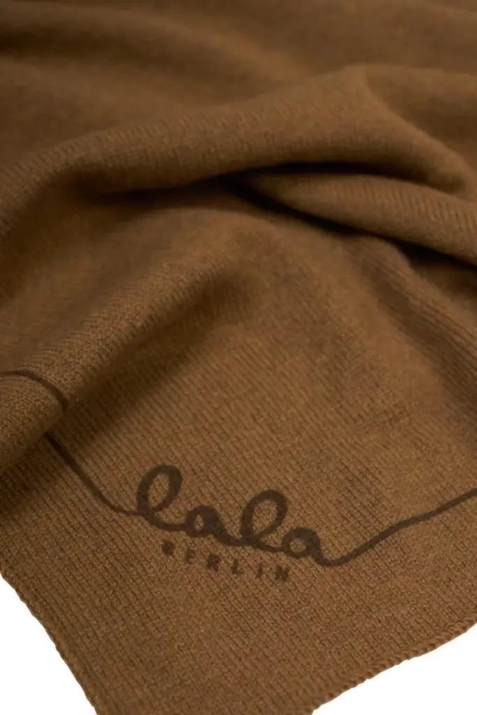 Lala Berlin Triangle Solid M cashmere mocca 2025