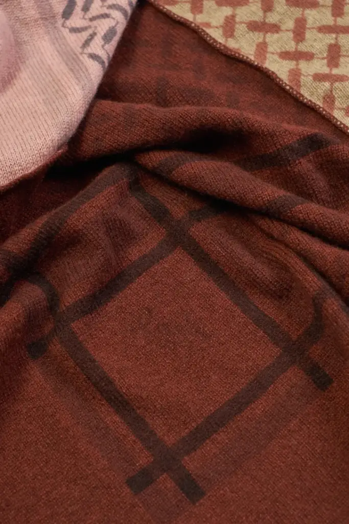Lala Berlin Triangle Patchwork Rose cashmere brown on brick red Preisnachlass