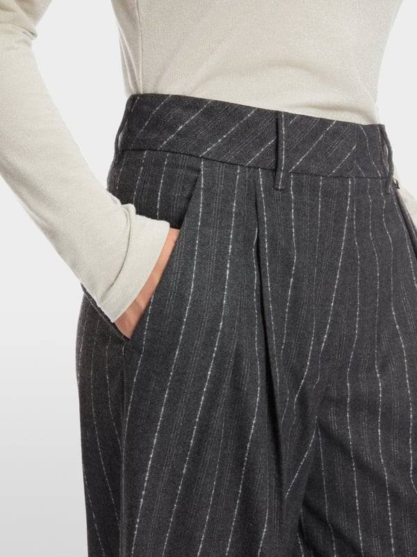 Marc Cain Modell WICHITA Puddle Pants in Streif Fabrikladen