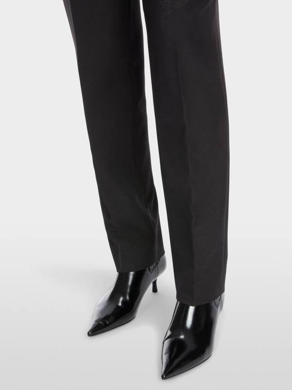 Marc Cain Modell FUZHOU mit Glitzer-Details Großer Ausverkauf