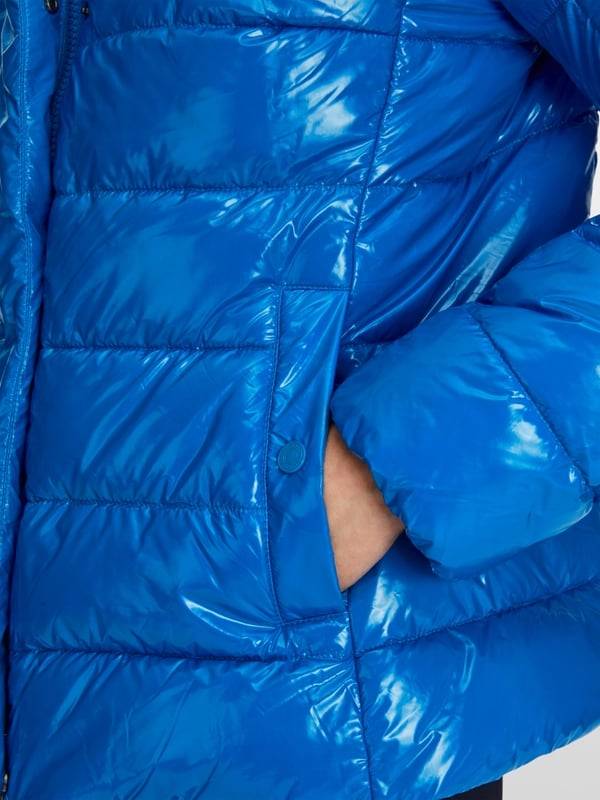Marc Cain Körpernahe Outdoor-Jacke mit Kapuze im Angebot