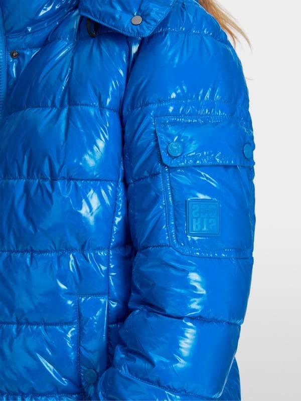 Marc Cain Körpernahe Outdoor-Jacke mit Kapuze im Angebot