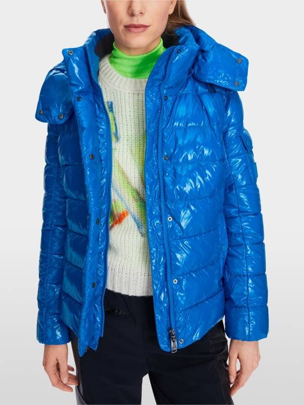 Marc Cain Körpernahe Outdoor-Jacke mit Kapuze im Angebot