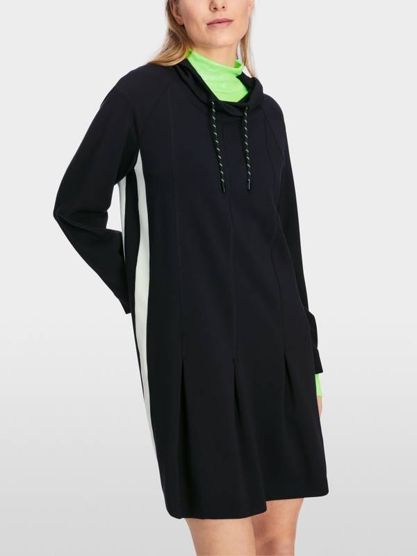 Marc Cain Kurzes Kleid mit Kellerfalten Rabatt