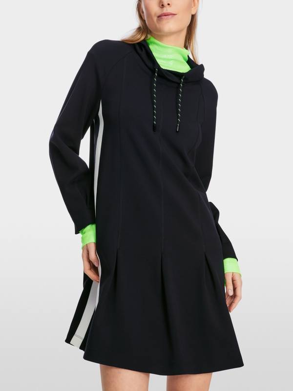 Marc Cain Kurzes Kleid mit Kellerfalten Rabatt
