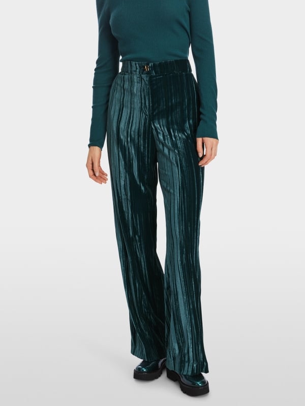 Marc Cain Modell WUKARI im Crash-Samt im Angebot