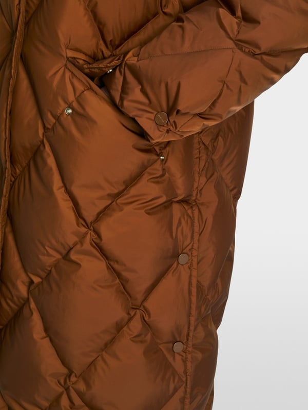 Marc Cain Steppmantel mit floralem Muster Neueste Mode