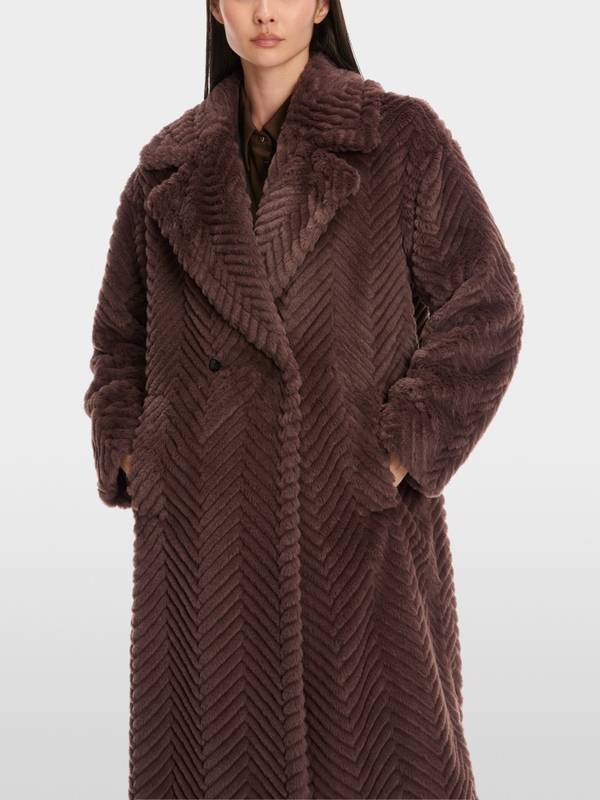 Marc Cain Mantel aus Fun Fur in Fischgrat Sonderangebot der Fabrik