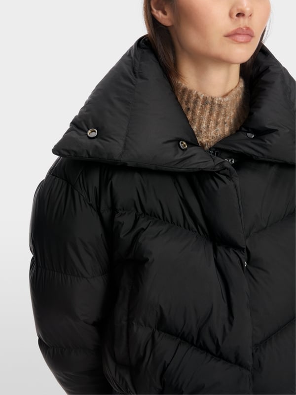 Marc Cain Daunenjacke in Blouson-Form 50% Rabatt mit kostenlosem Versand