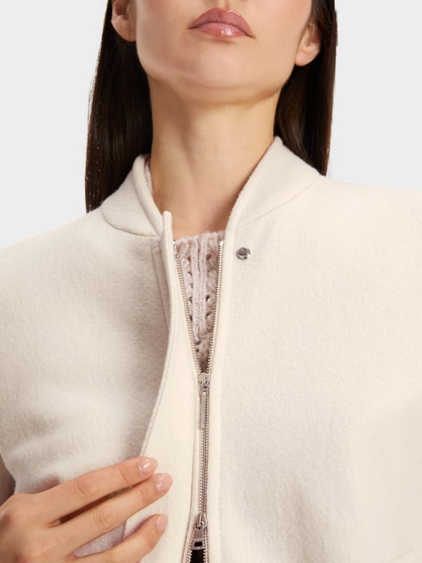 Marc Cain Jacke aus 100 % Wolle Knitted in Germany Black Friday Preise