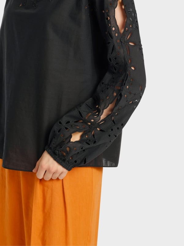 Marc Cain Spitzenbluse in A-Shape im Angebot