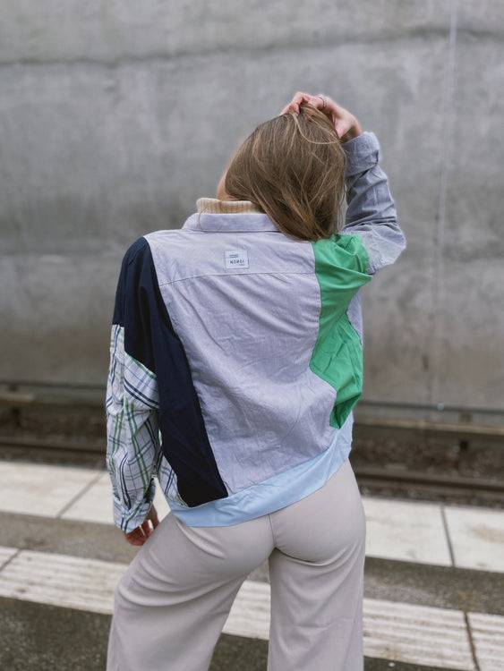 Nonoi Studio Blouson // Grün + Hellblau // Onesize Nur für heute