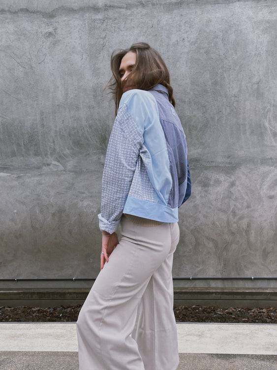Nonoi Studio Blouson // Hellblau + Grau // Onesize Nur noch ein Tag übrig