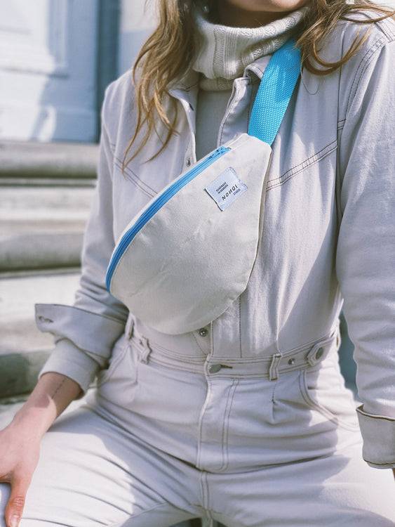 Nonoi Studio Bauchtasche BENT // Creme + Blau Fabrikverkauf
