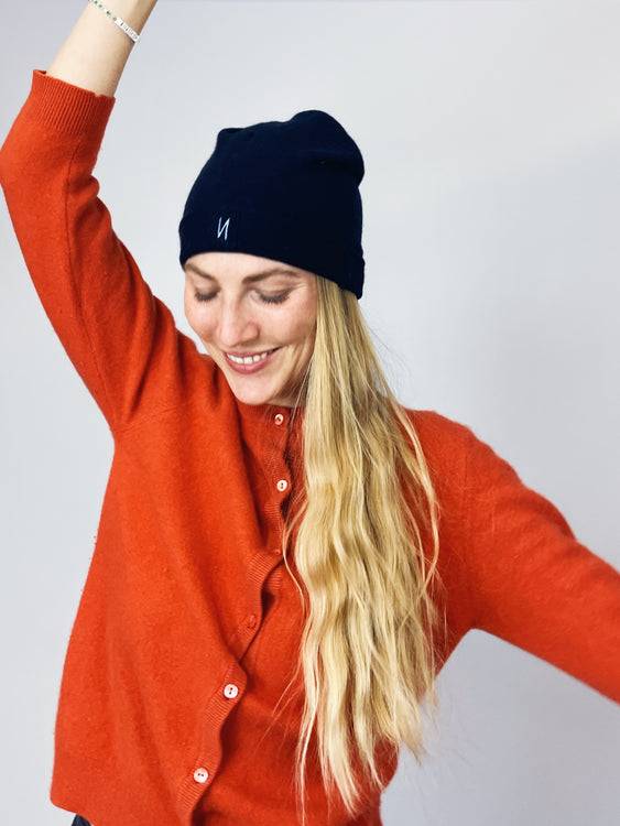 Nonoi Studio DUNKELBLAU MÜTZE "JAKARTA" AUS KASCHMIR // UNISEX Rabatt