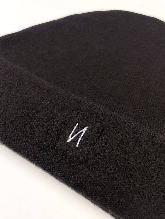 Nonoi Studio SCHWARZE MÜTZE "GENF" AUS KASCHMIR // UNISEX Valentinstagsangebot