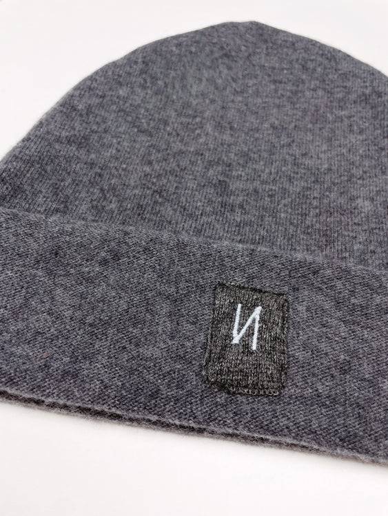 Nonoi Studio MÜTZE GRAU "ATULA" AUS WOLLE // UNISEX VIP-Rabatte