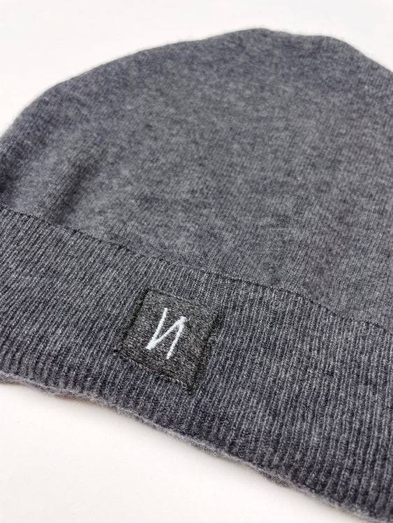 Nonoi Studio MÜTZE GRAU "ATULA" AUS WOLLE // UNISEX VIP-Rabatte