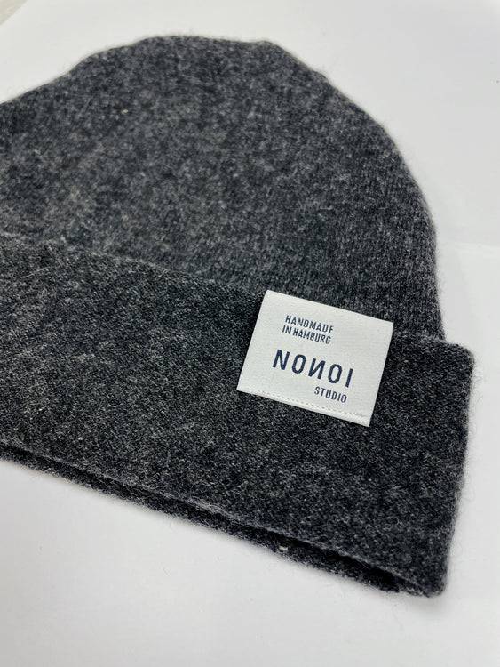 Nonoi Studio DUNKELGRAUE MÜTZE "MIDY" AUS KASCHMIR // UNISEX Letzte 2 Tage