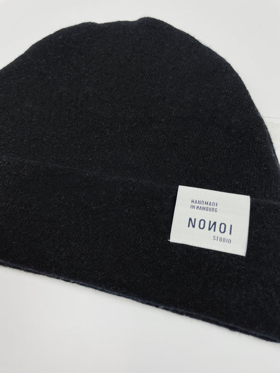Nonoi Studio SCHWARZE MÜTZE "NERA" AUS KASCHMIR // UNISEX Letzter Tag