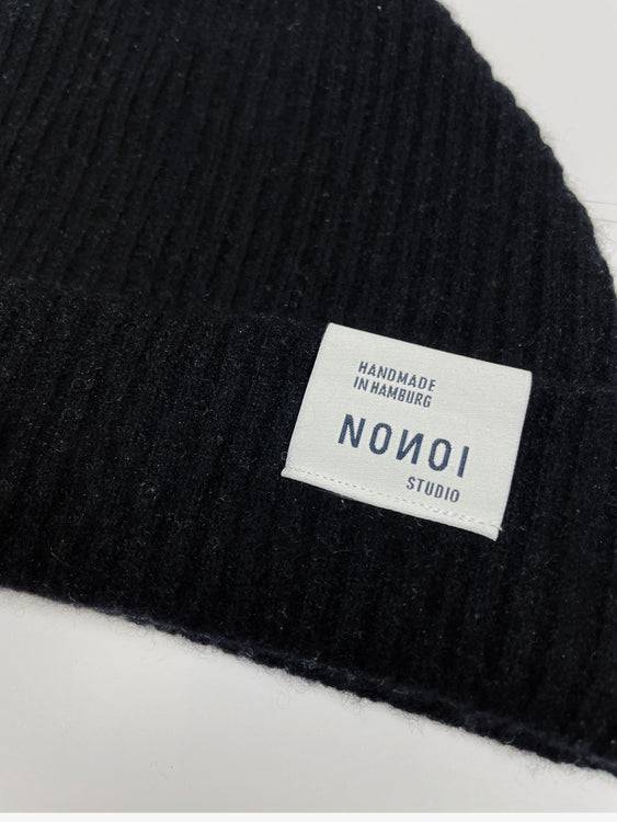Nonoi Studio SCHWARZE MÜTZE "NERA" AUS KASCHMIR // UNISEX Letzter Tag