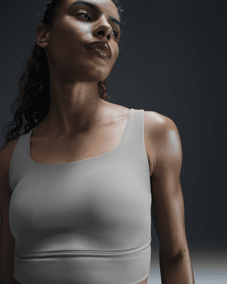 Nike ZenvyGepolsterter Longline-Sport-BH mit mittlerem Halt