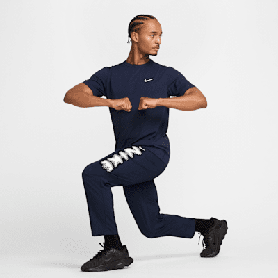 Nike HyverseVielseitiges Nike Dri-FIT UV Kurzarm-Oberteil für Herren Lagerräumung