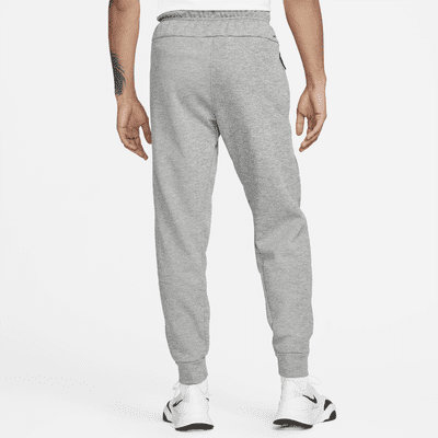 Nike ThermaSchmal zulaufende Therma-FIT Fitnesshose für Herren im Angebot