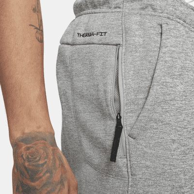 Nike ThermaSchmal zulaufende Therma-FIT Fitnesshose für Herren im Angebot