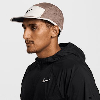 Nike Dri-FIT FlyUnstrukturierte Swoosh-Cap Nur noch ein Tag übrig