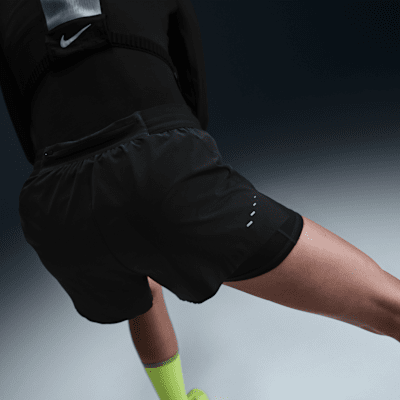 Nike SwiftDri-FIT 2-in-1-Laufshorts mit mittelhohem Bund (Damen) Jubiläumsangebot