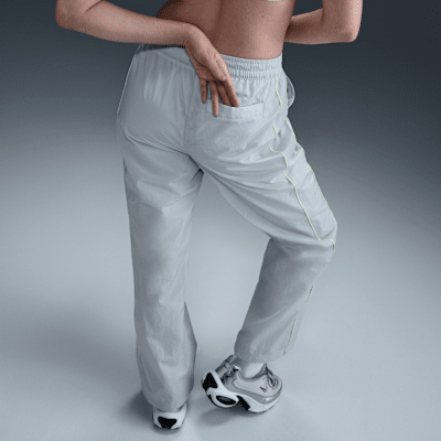 Nike WindrunnerWebhose mit offenem Saum und hohem Taillenbund (Damen) Jubiläumsangebot